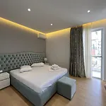Dani's