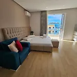 Dani's